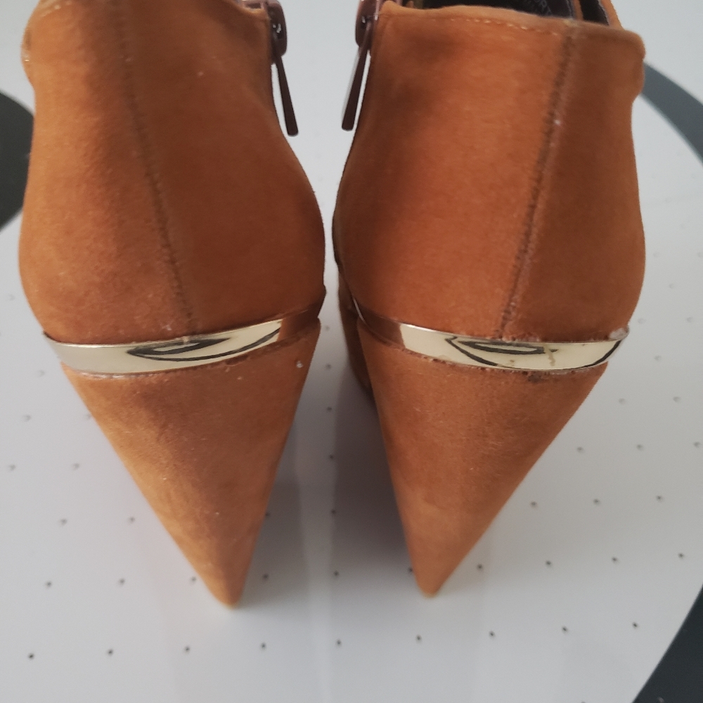 Shoes - Picture 6 of 10